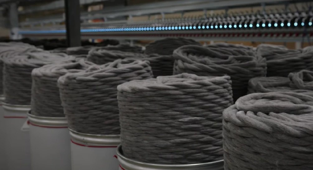 Création de fil a partir de vêtements usagés